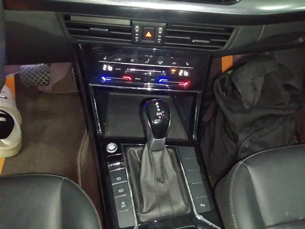 Volkswagen Passat 2022 330TSI Starlight Elite Edition фото 14