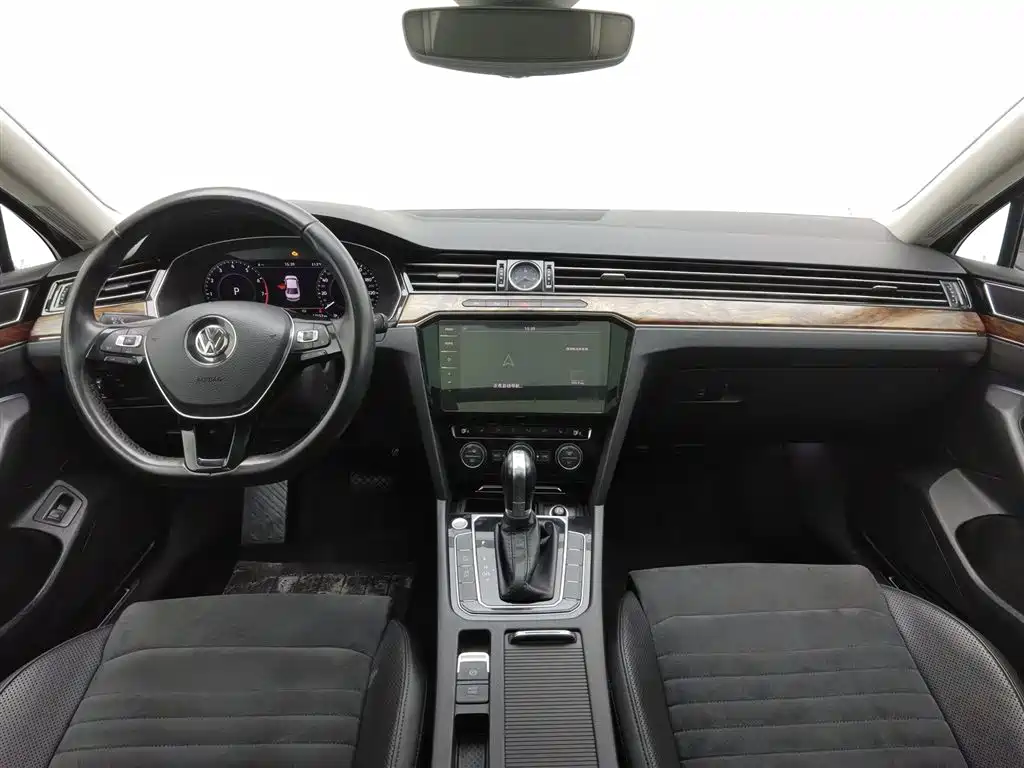 Volkswagen Magotan 2018 330TSI DSG Premium фото 5