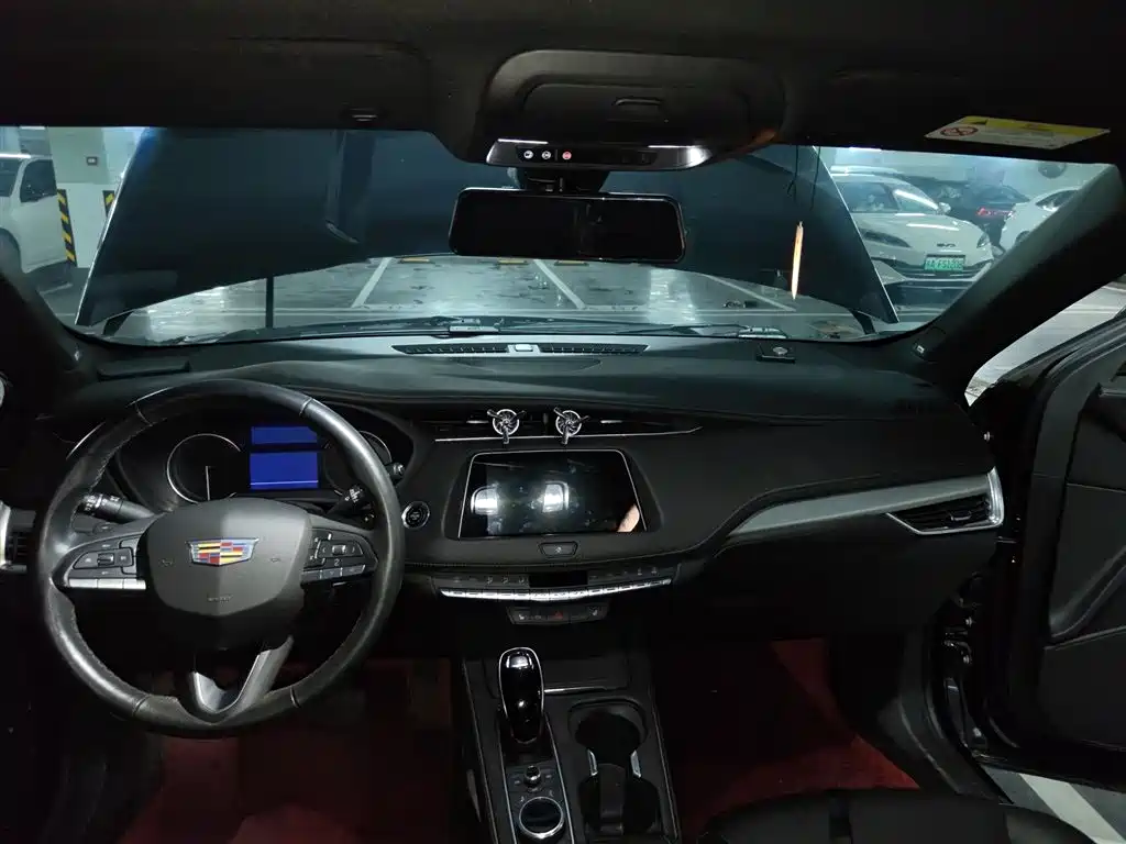 Cadillac XT4 2021 28T FWD Premium Edition фото 9