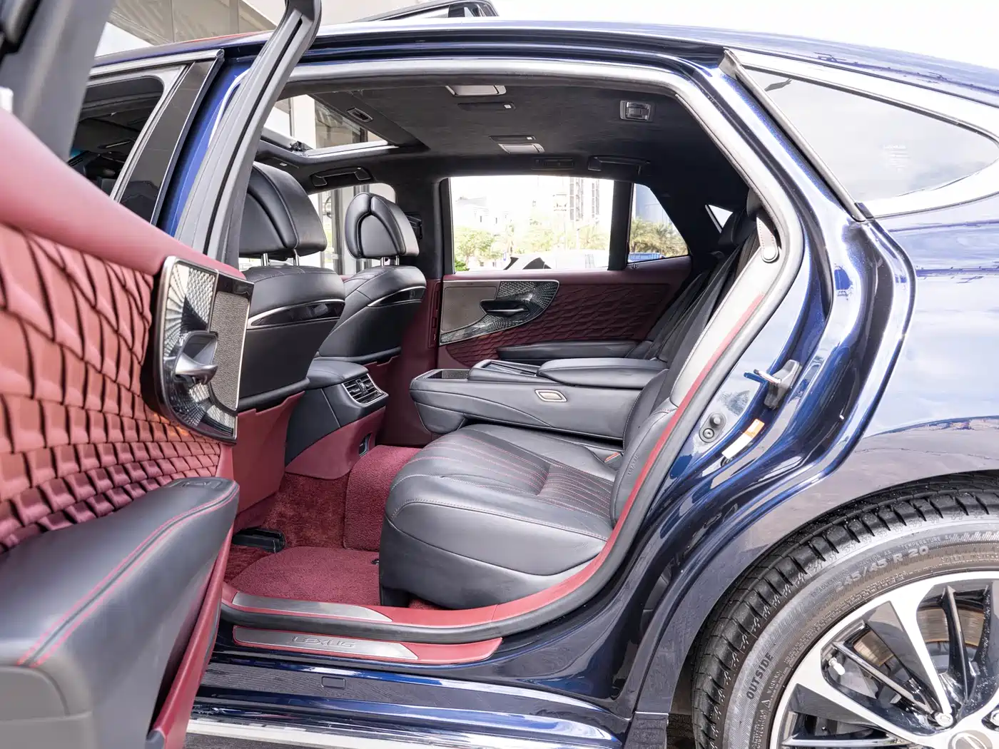 Lexus LS 2021 500h Executive Edition фото 10