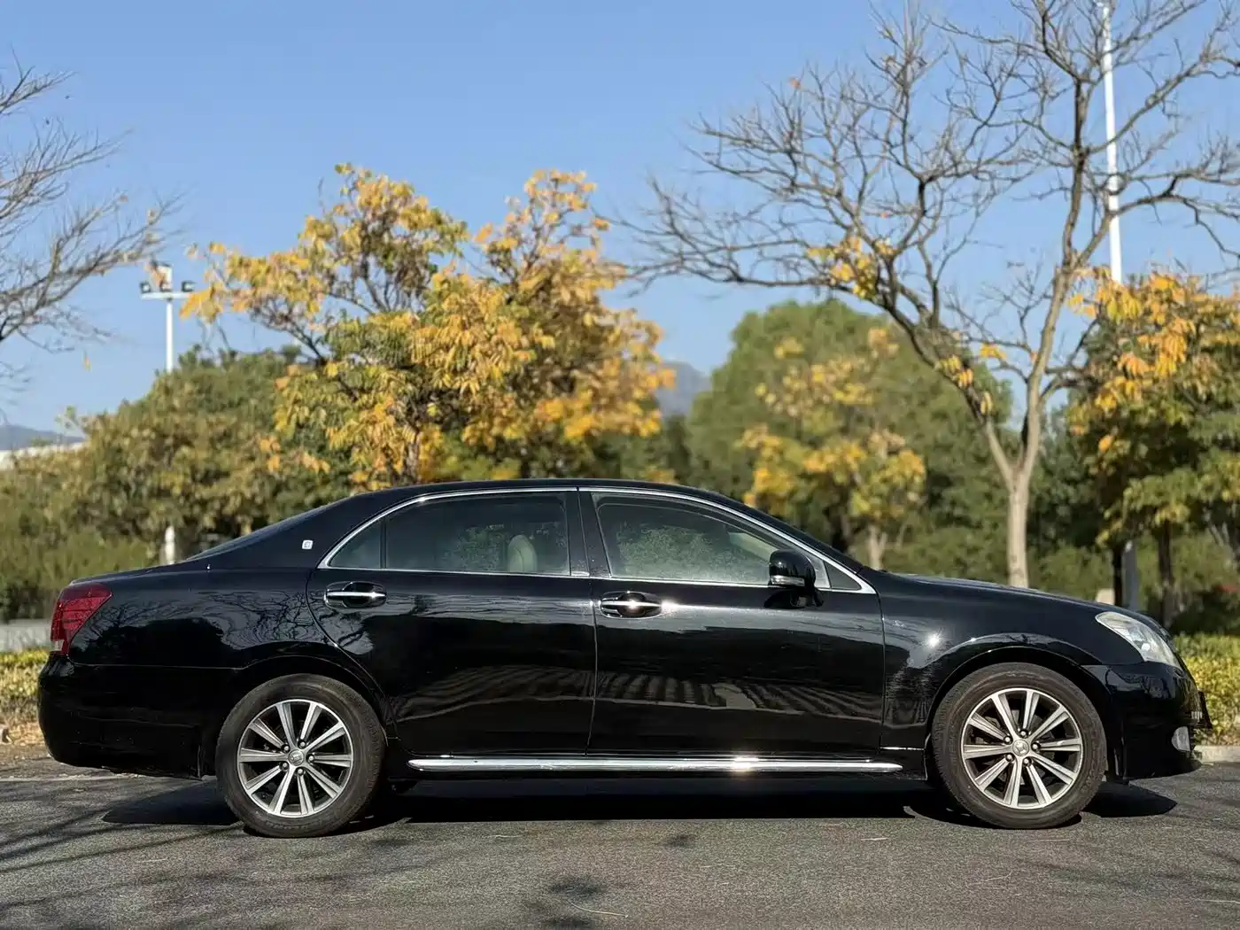 Toyota Crown 2010 2.5L Royal Leather Navigation Edition фото 7