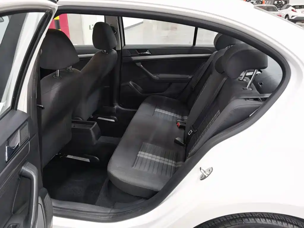 صورة 15 - Volkswagen Lavida