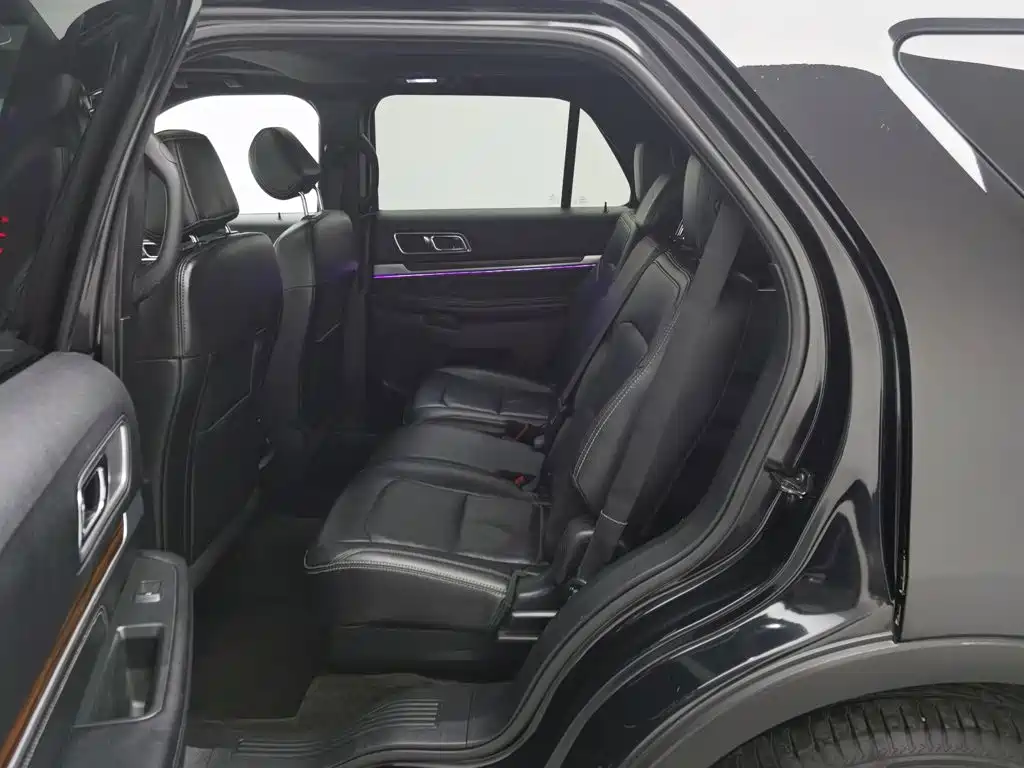 Photo 15 - Ford Explorer (Import)