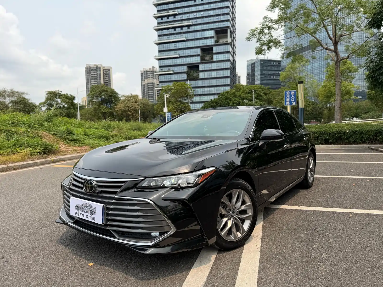 Фото 1 - Toyota Avalon