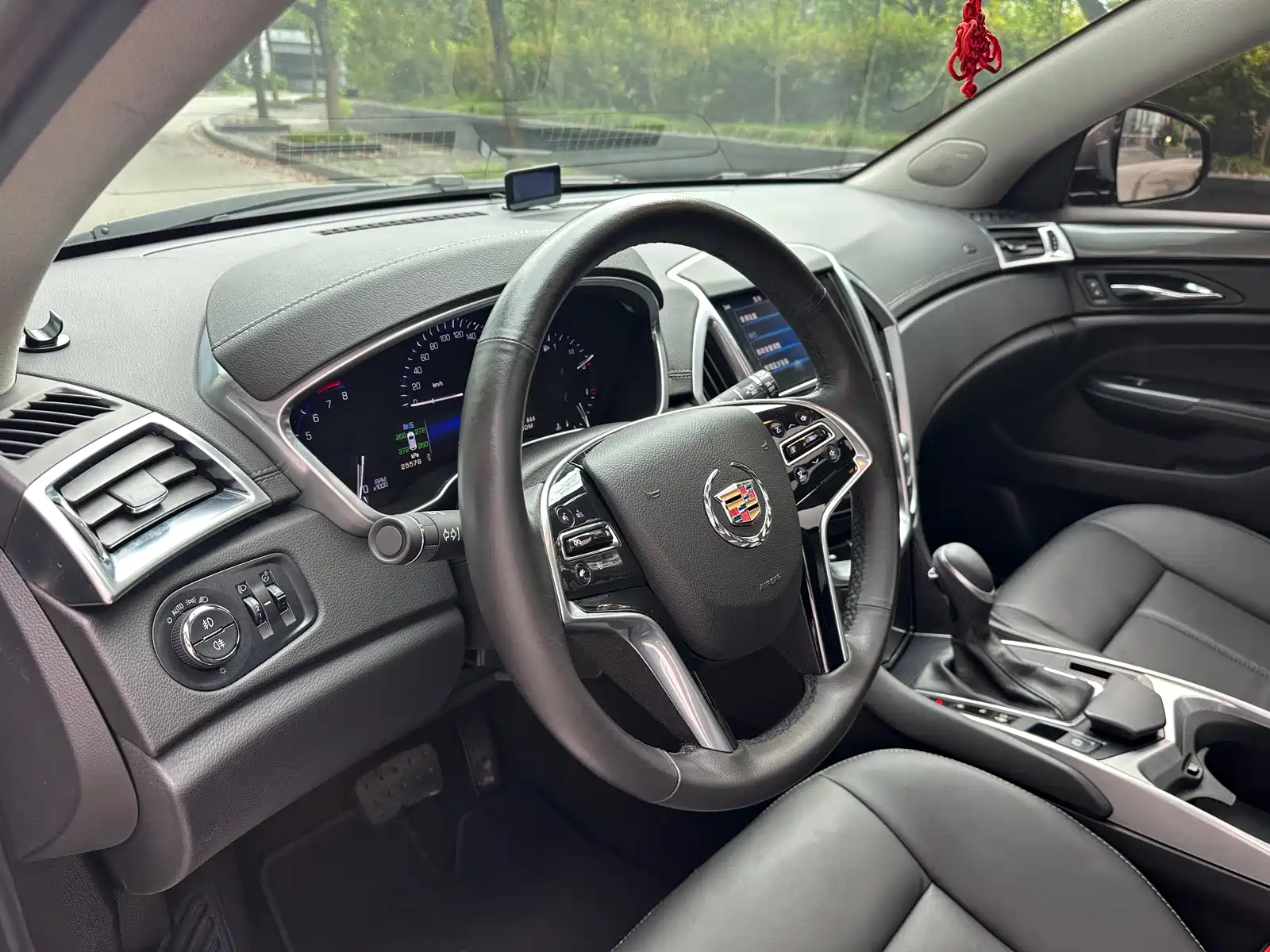 Фото 23 - Cadillac SRX