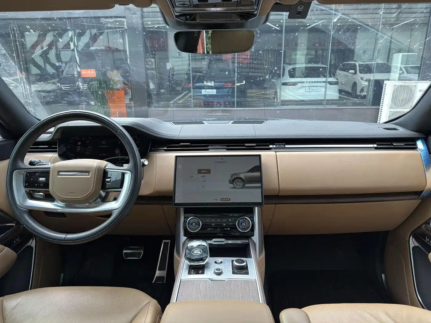 Land Rover Range Rover 2023 Facelift 3.0 L6 400PS Prosperity Extended Version фото 9
