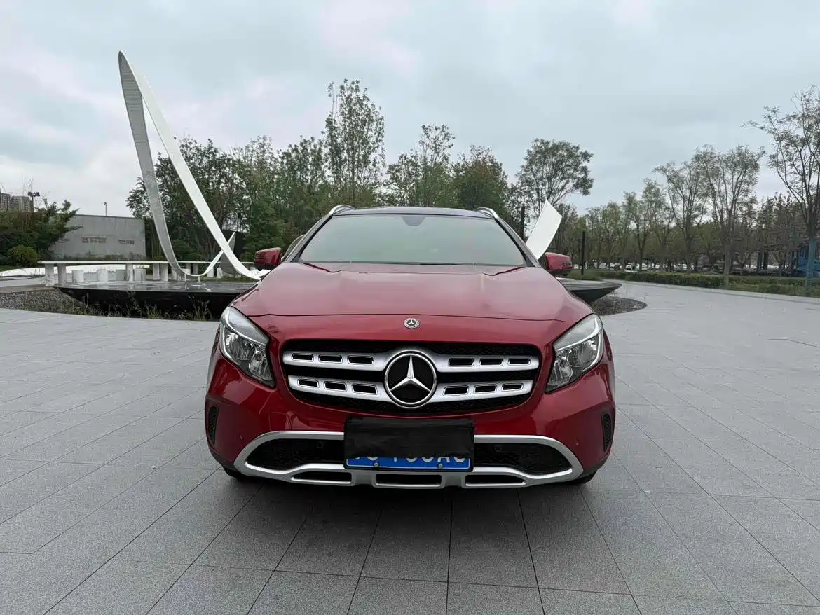 Mercedes-Benz GLA 2018 GLA 200 Dynamic фото 2