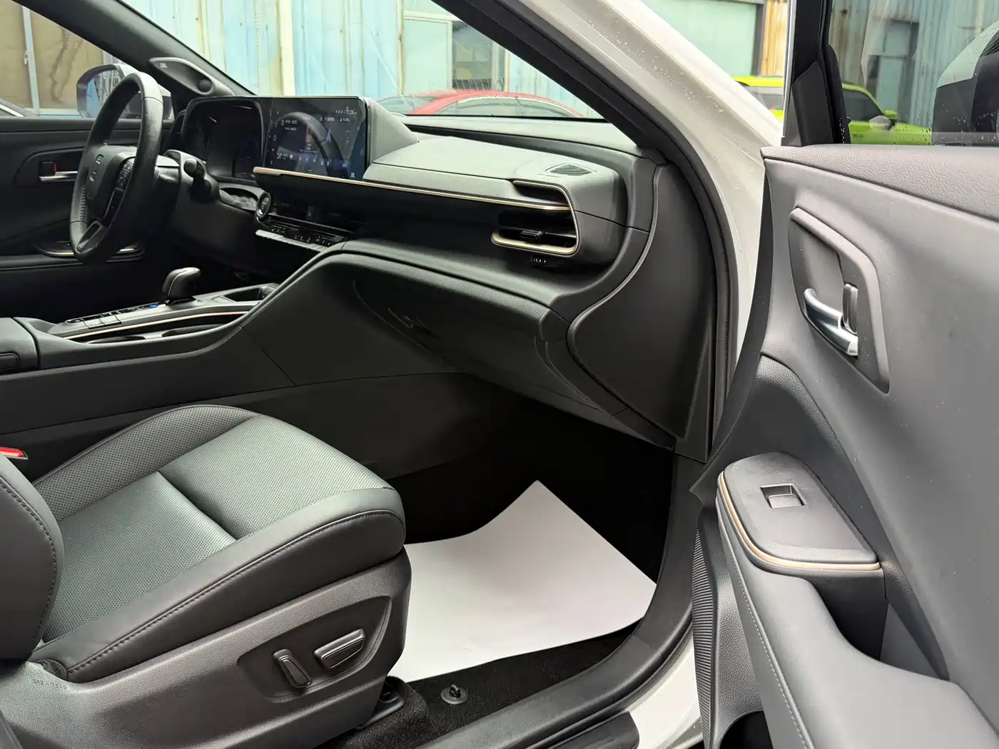 Toyota Crown SportCross 2023 2.5L SportCross HEV FWD Premium Edition фото 7