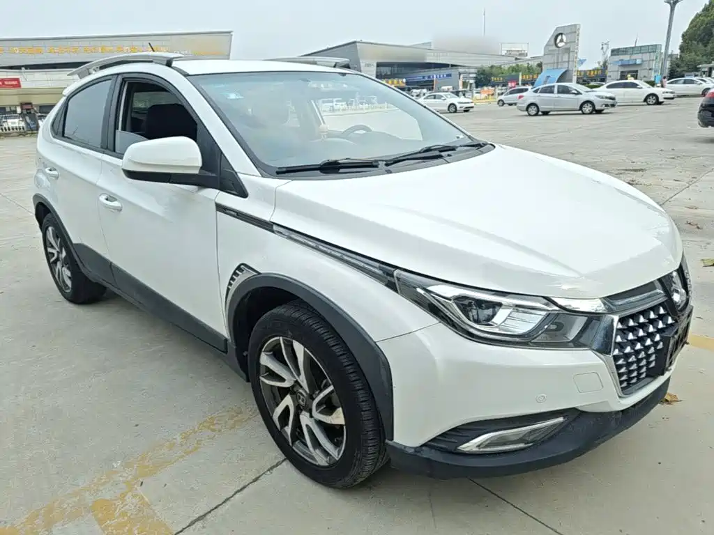 صورة 4 - Luxgen U5 SUV
