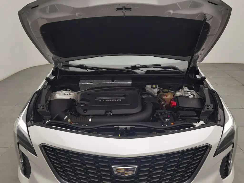 Photo 6 - Cadillac XT4
