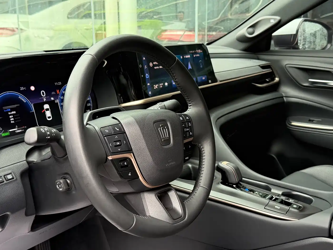 Toyota Crown SportCross 2023 2.5L SportCross HEV FWD Premium Edition фото 13