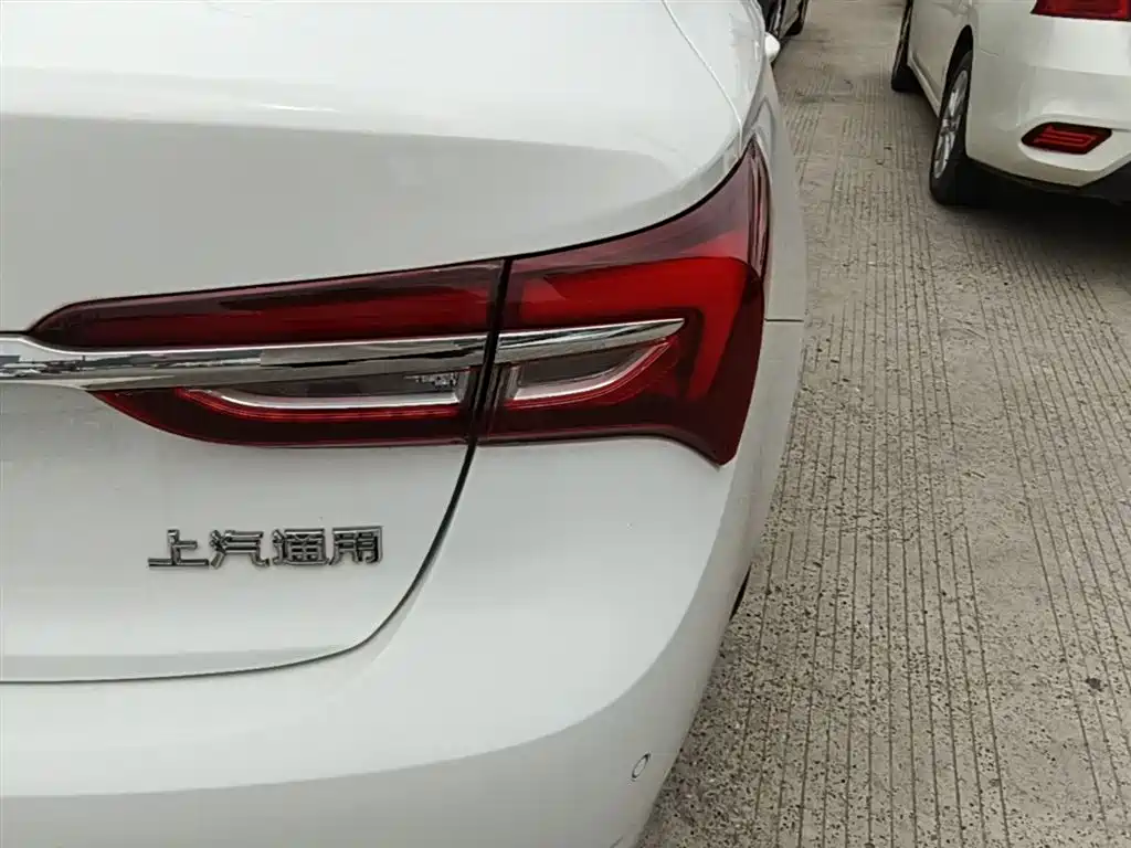 Buick Verano 2020 20T CVT Leading фото 8