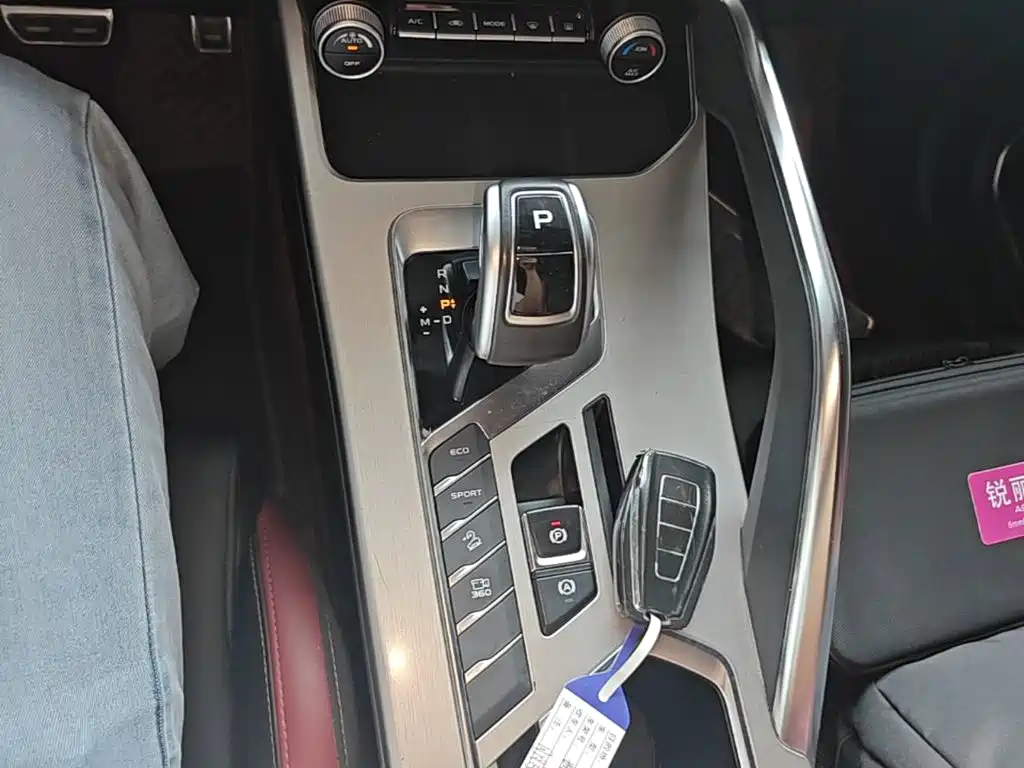 Фото 14 - Geely Coolray