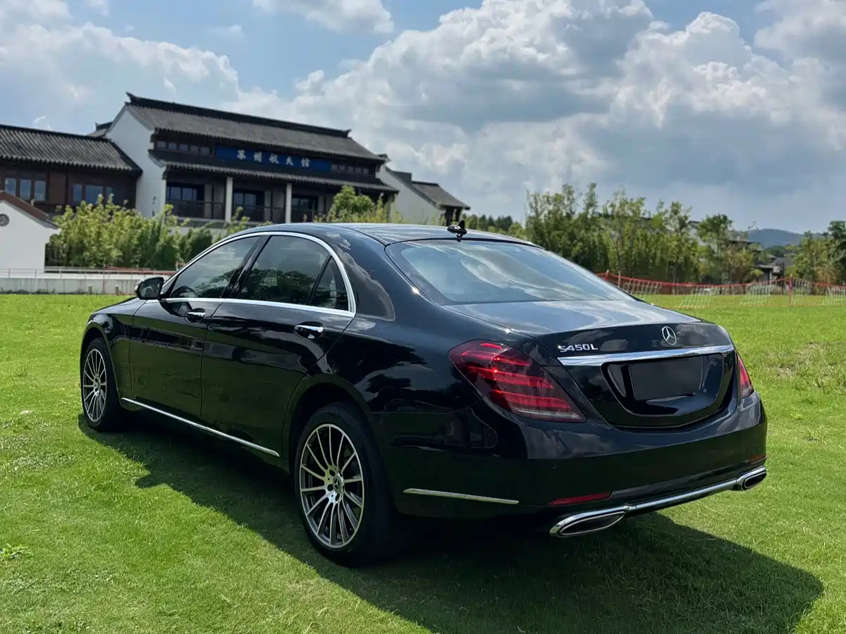Фото 12 - Mercedes-Benz S-Class