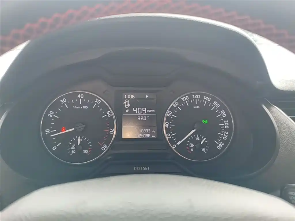 Škoda Octavia 2017 Classic 1.6L Automatic Comfort фото 12