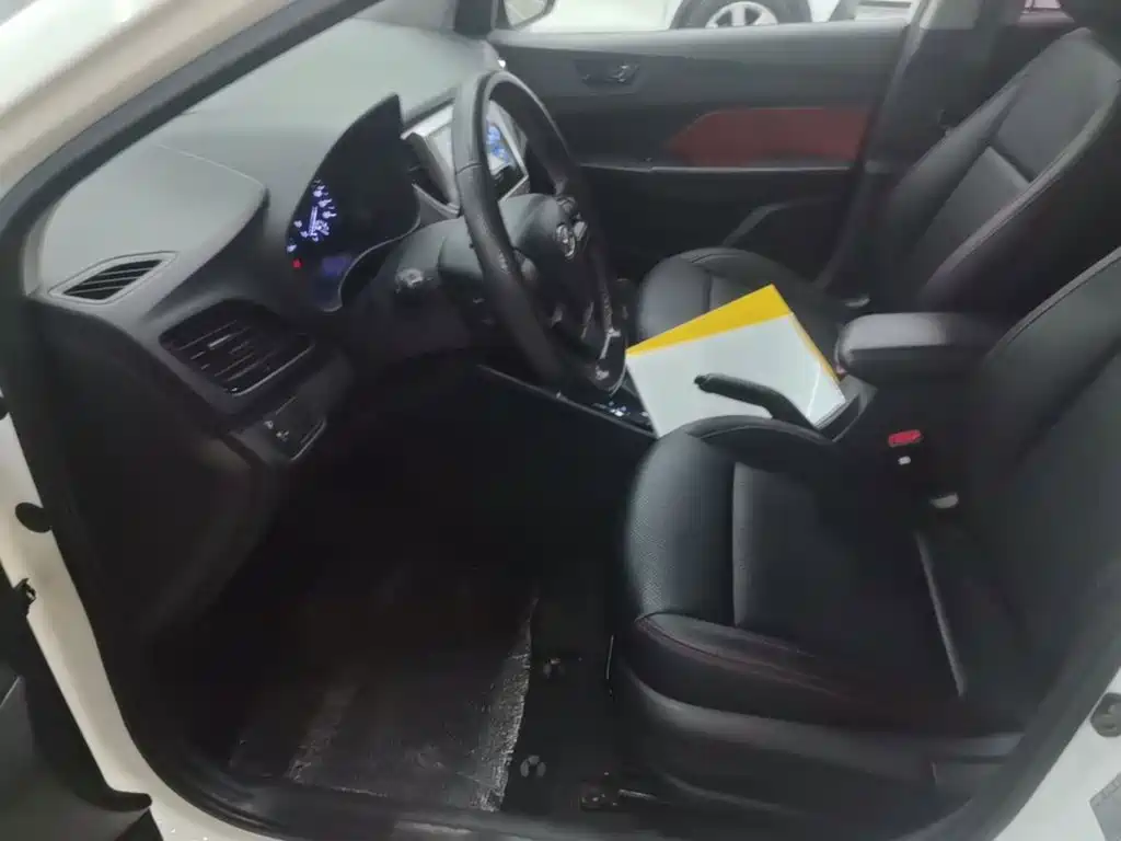 صورة 15 - Hyundai Verna