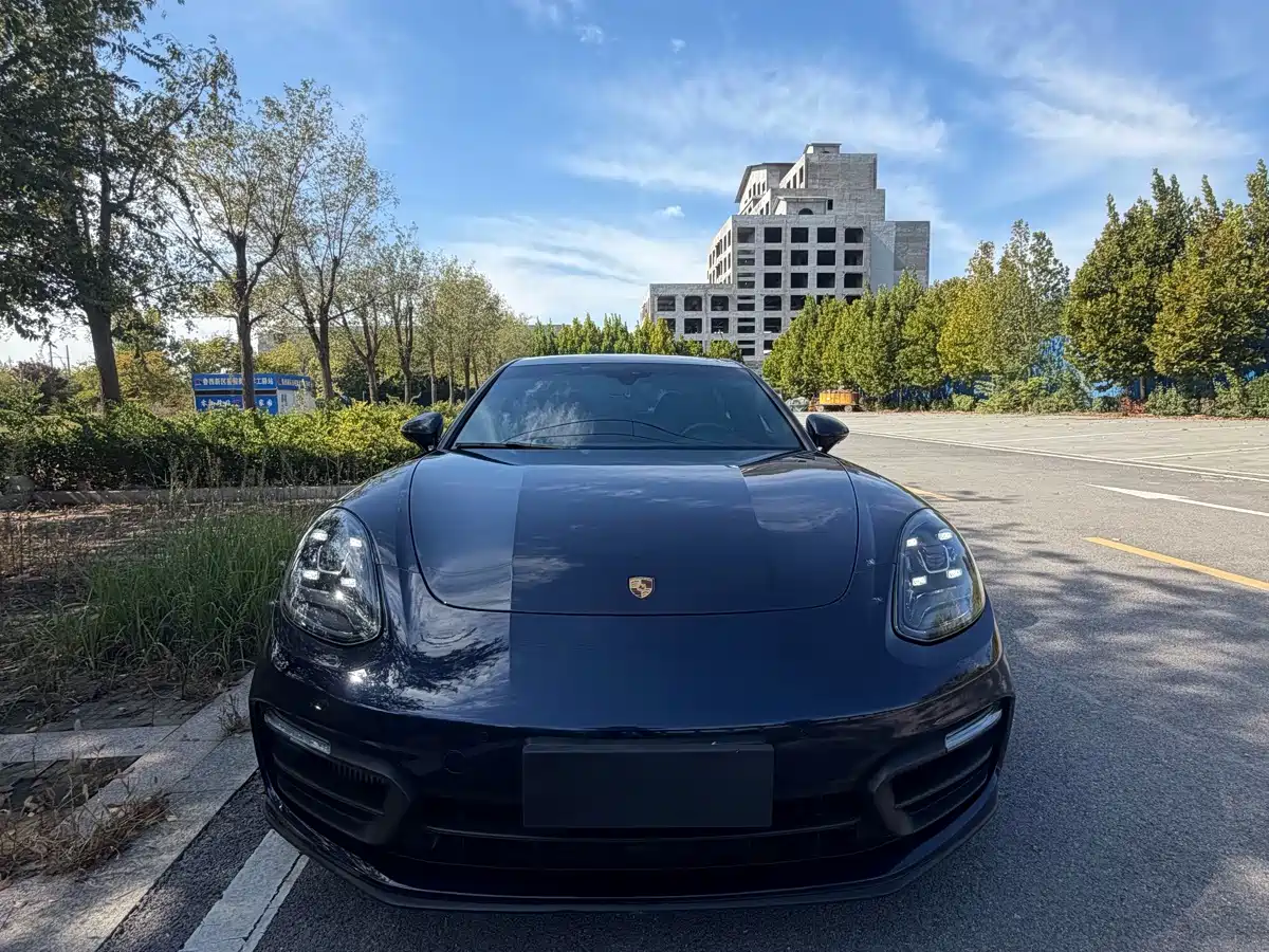 Фото 2 - Porsche Panamera