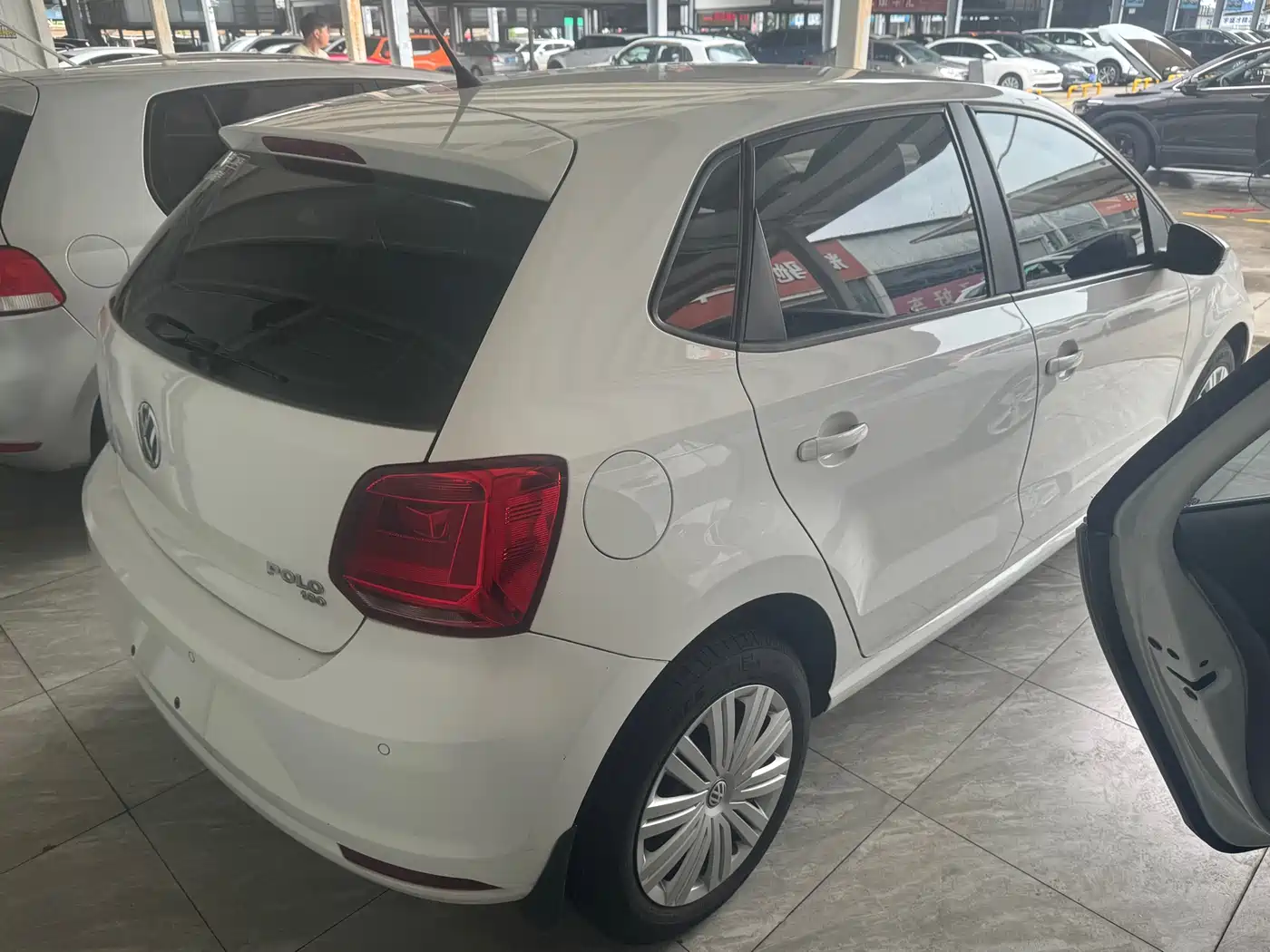 Volkswagen Polo 2016 1.6L Automatic Comfort фото 10