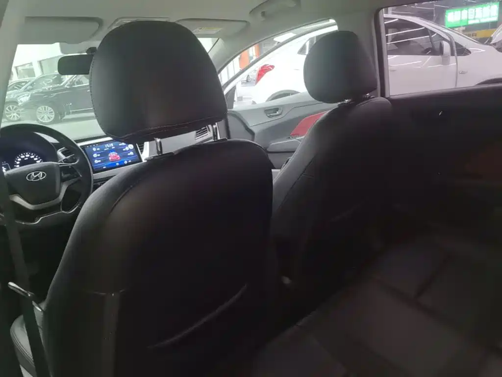 صورة 18 - Hyundai Verna