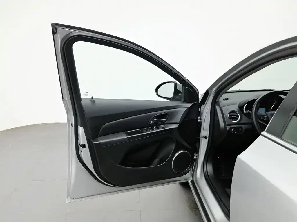 صورة 8 - Chevrolet Cruze