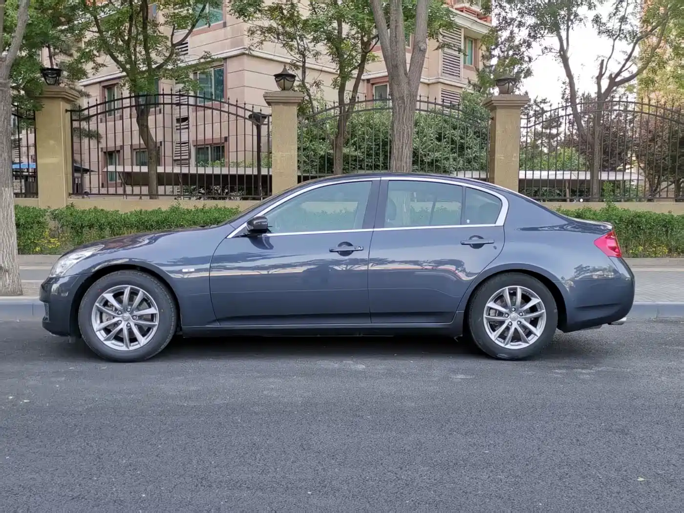 Infiniti G Series 2010 G37 Sedan фото 3