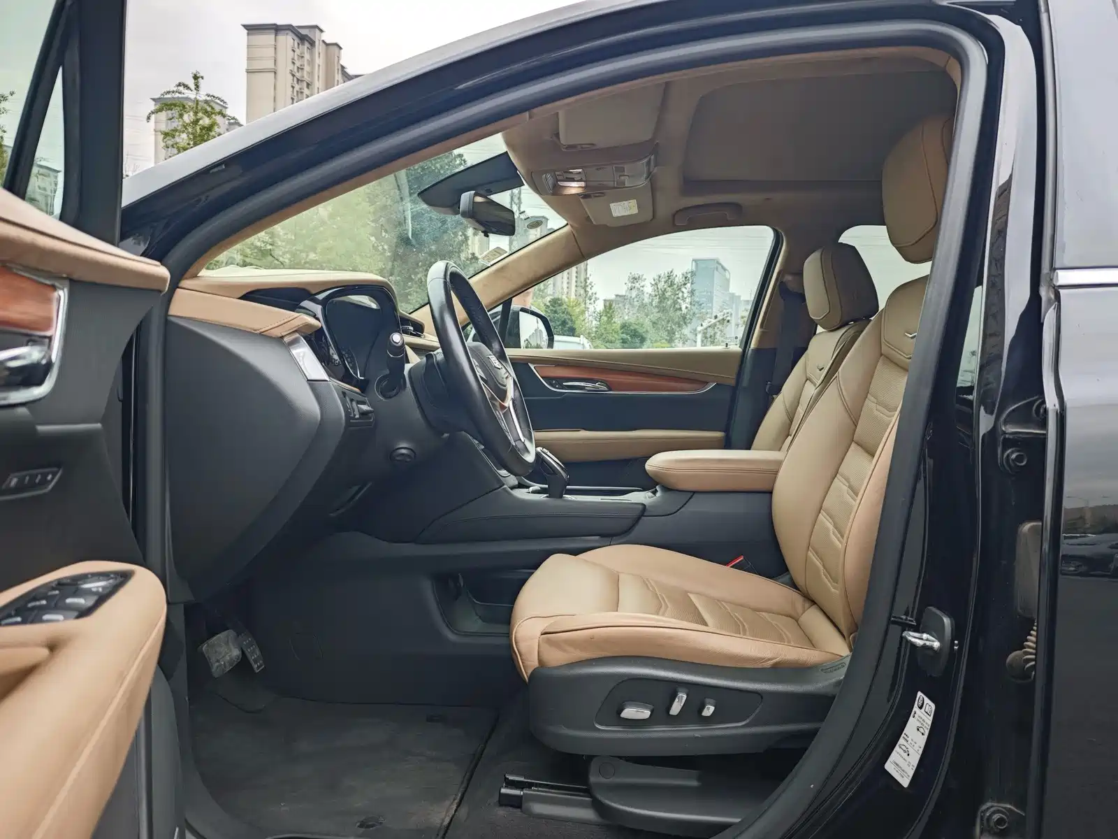 Фото 14 - Cadillac XT5