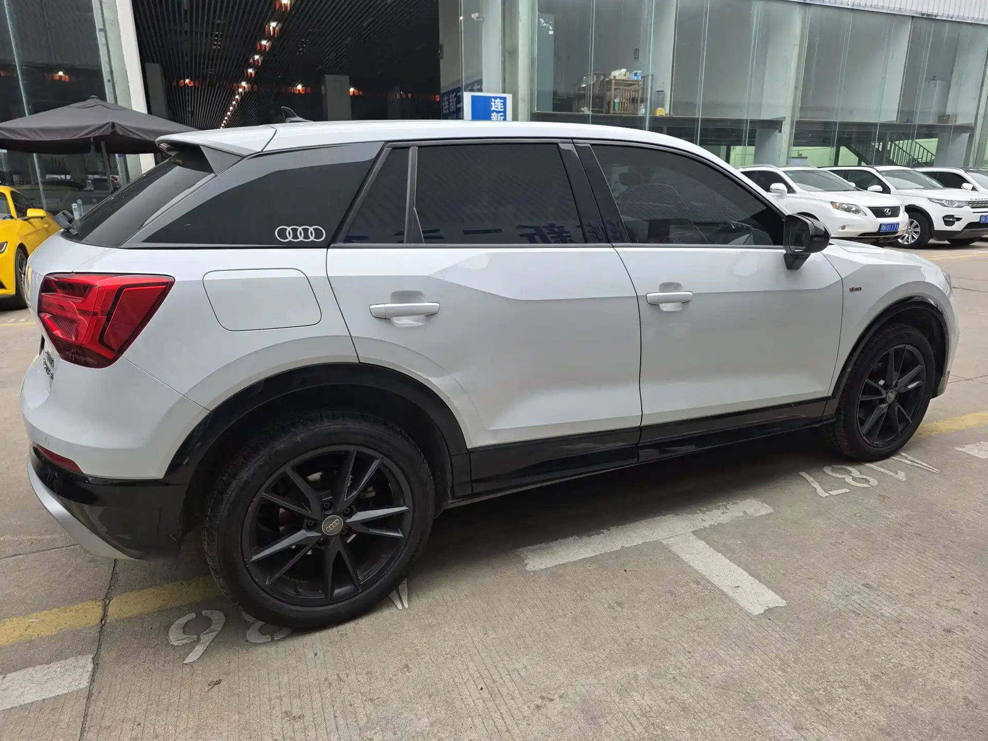 Photo 16 - Audi Q2L