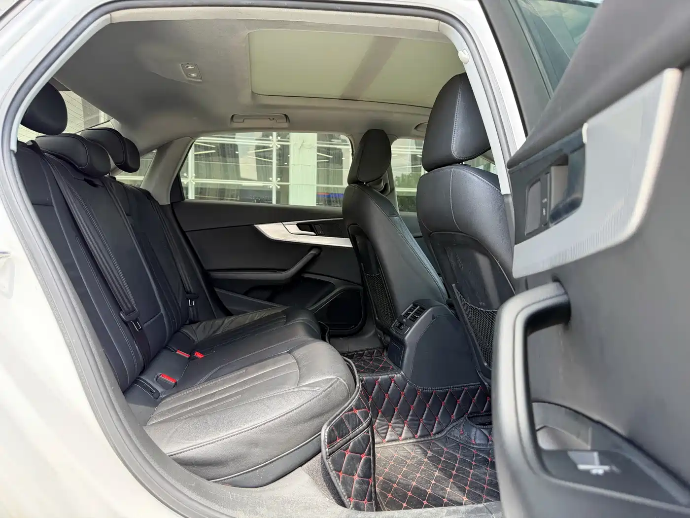 Фото 8 - Audi A4L