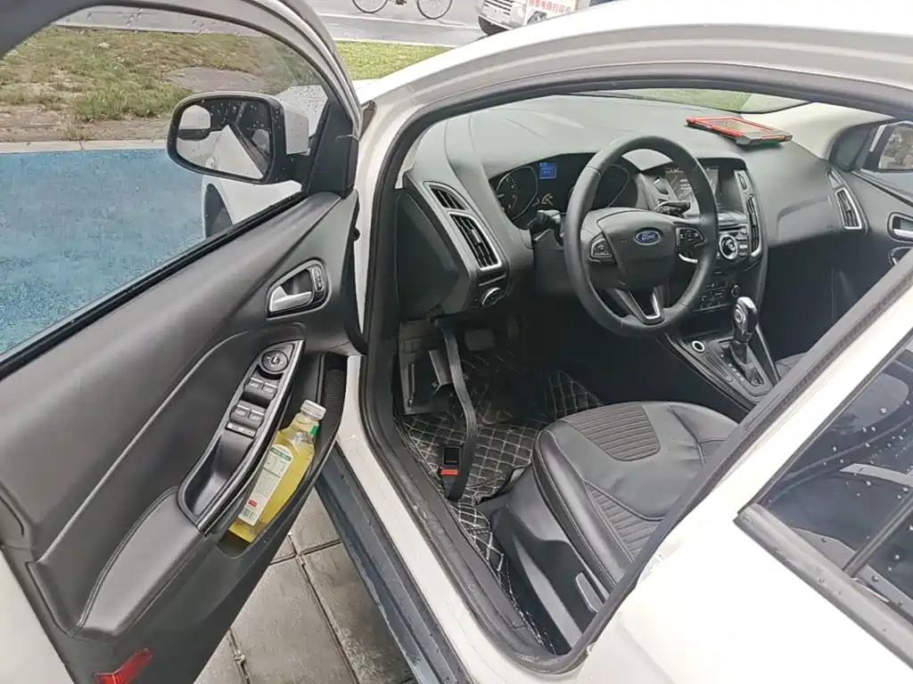 Ford Focus 2016 2015 Hatchback 1.6L Automatic Trend