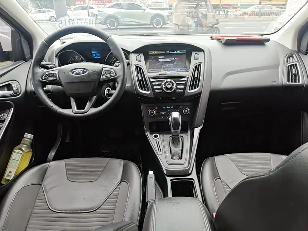 Фото 10 - Ford Focus