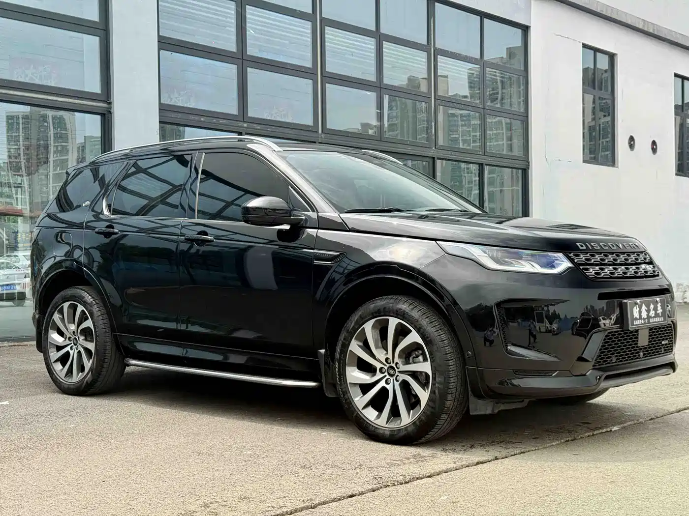 Land Rover Discovery Sport 2022 Model Facelift 249PS R-Dynamic SE Performance Tech Edition 5-seater фото 3