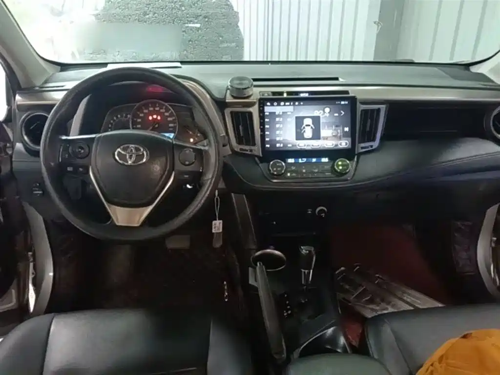 Toyota RAV4 Rongfang 2015 2.0L CVT 2WD Trend Edition фото 10
