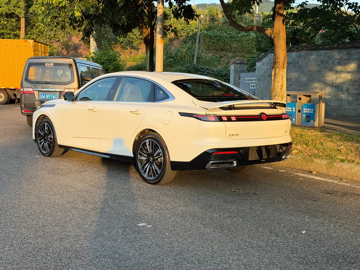 Фото 3 - Changan Eado