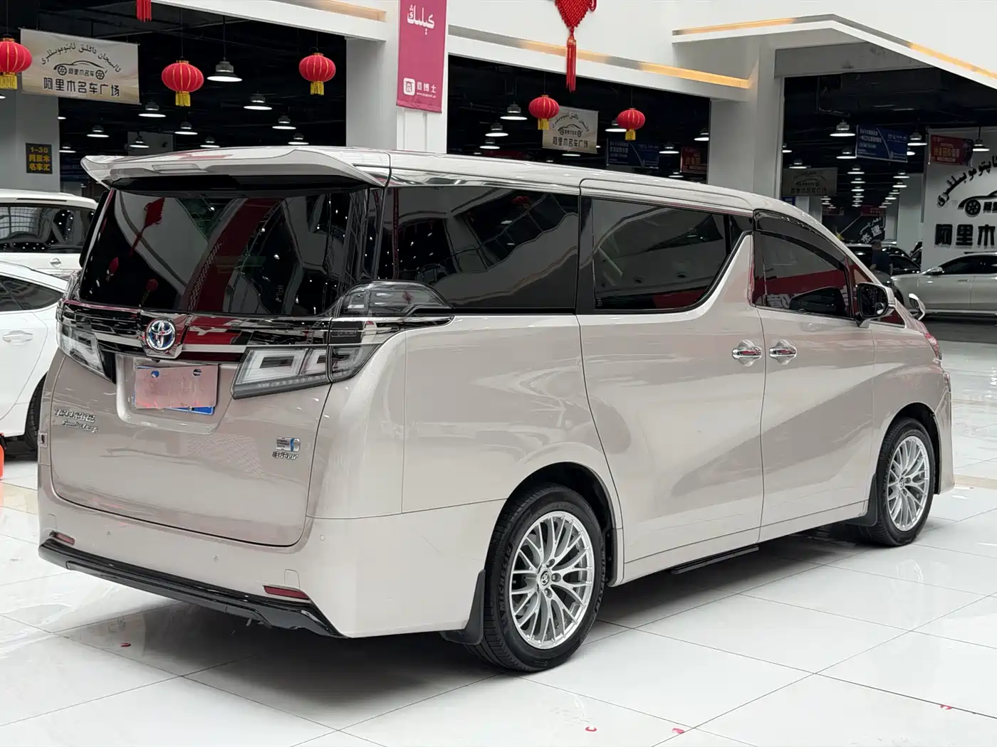Toyota Vellfire 2019 Hybrid 2.5L HV Premium Edition фото 27