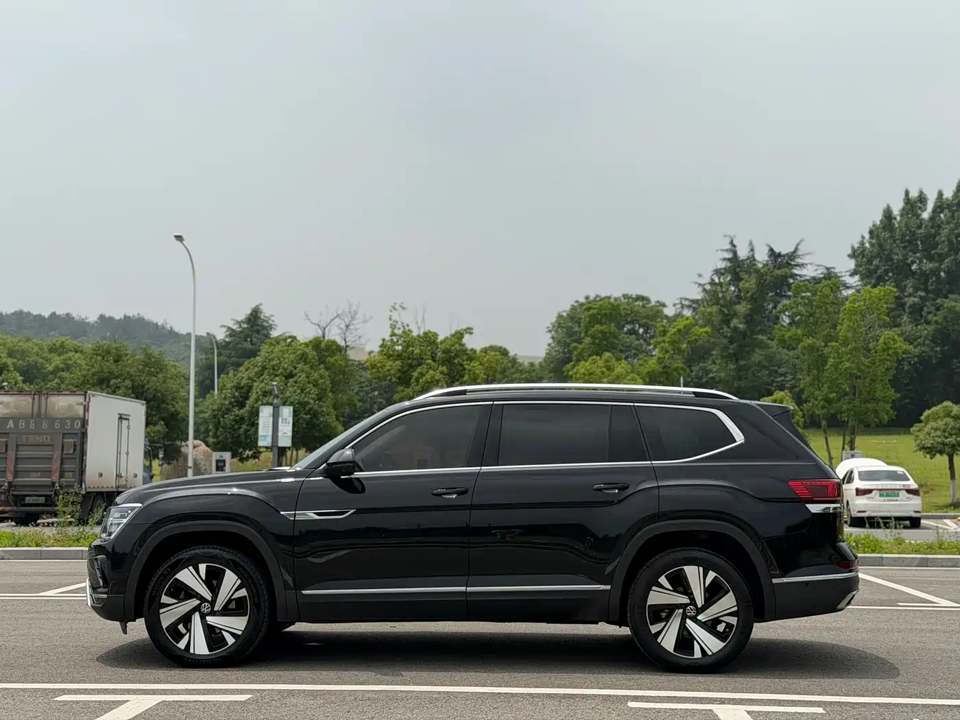 Volkswagen Teramont 2023 330TSI FWD Premium Luxury Edition фото 4