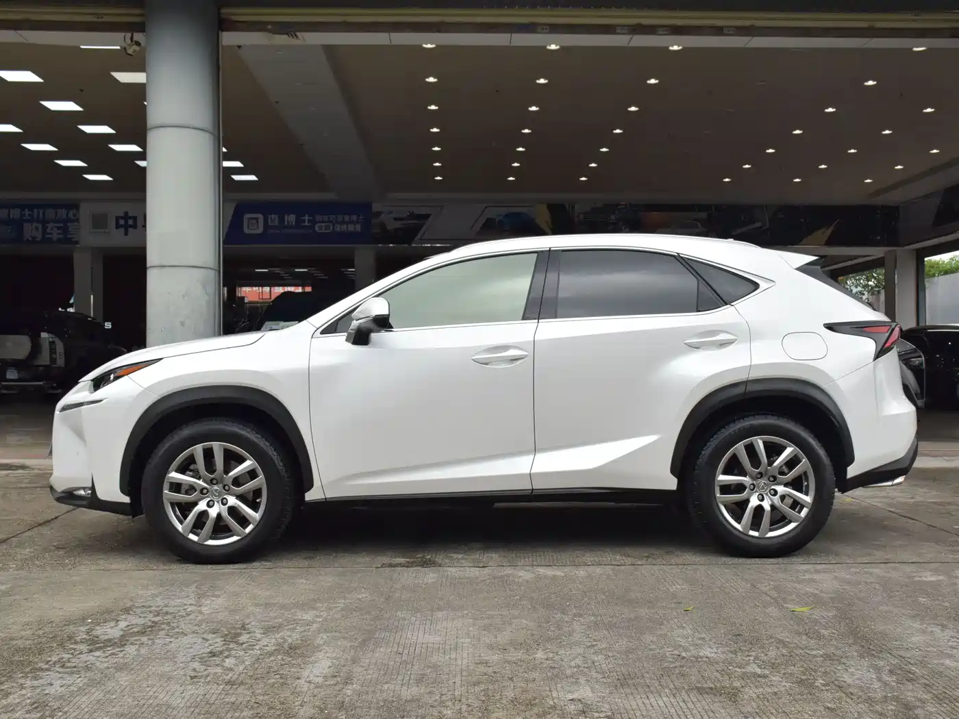 Фото 4 - Lexus NX