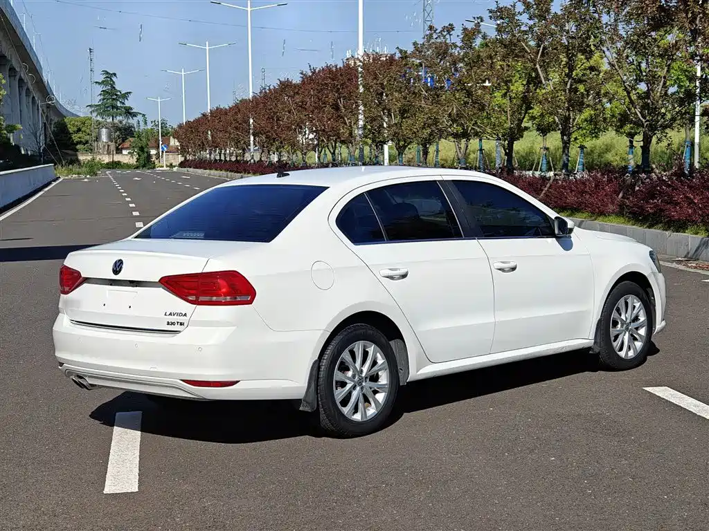 Volkswagen Lavida 2017 230TSI DSG Comfort Edition фото 23