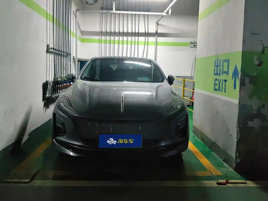 Photo 2 - Hongqi E-QM5