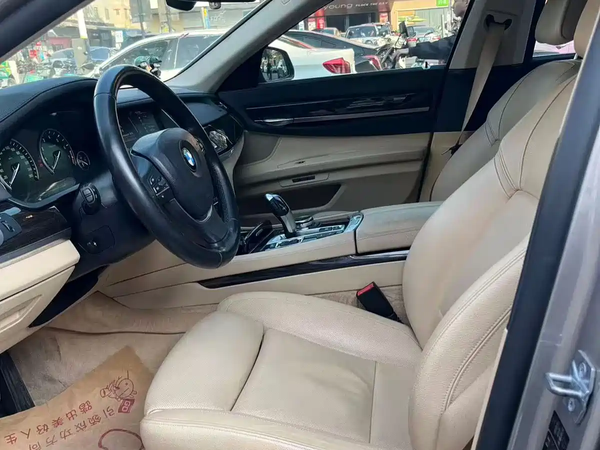 BMW 7 Series 2013 Model 730Li Luxury фото 3