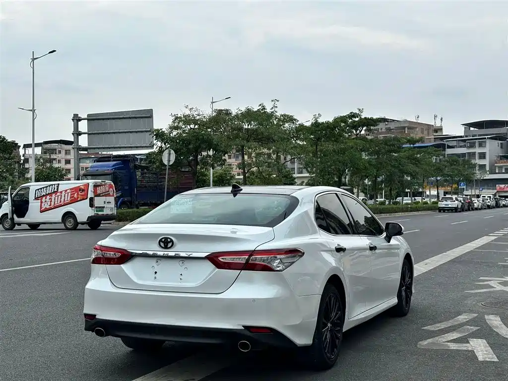 Toyota Camry 2018 2.5G Luxury Edition фото 4
