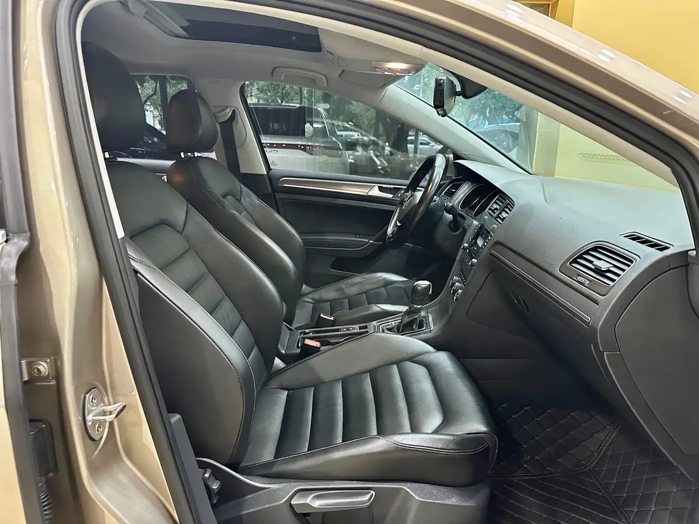 Volkswagen Golf 2016 230TSI Automatic Luxury фото 10