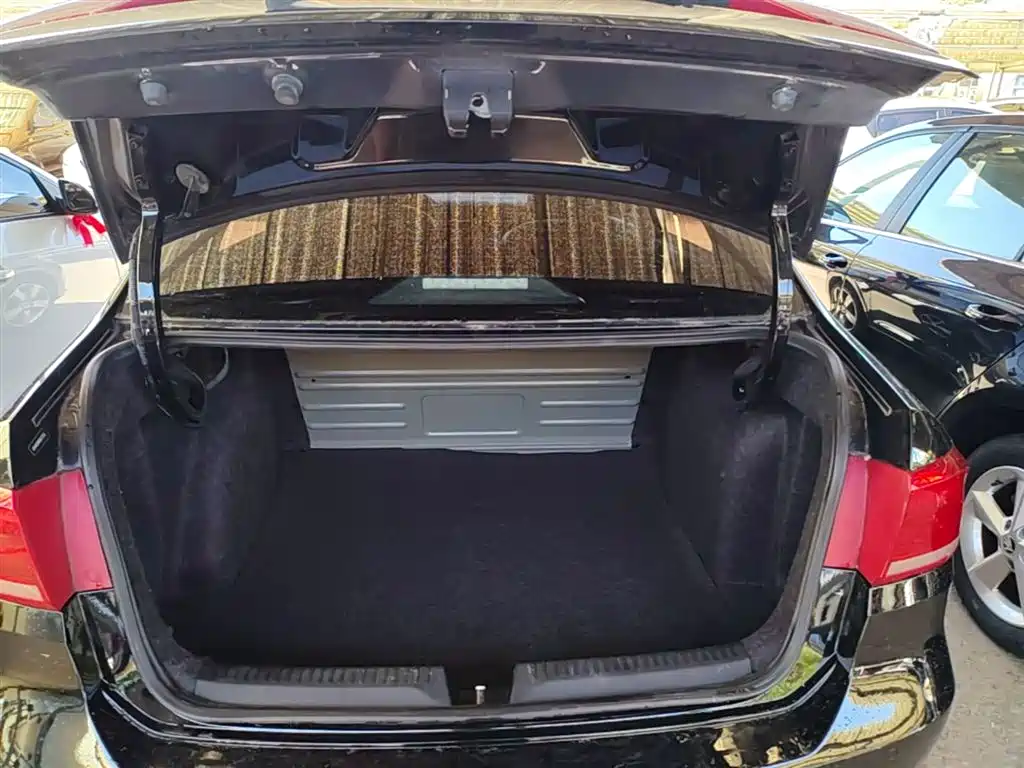 Volkswagen Santana 2015 1.6L Manual Comfort Edition фото 15