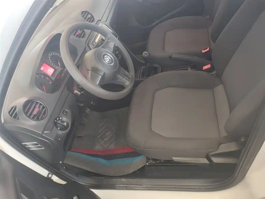 Volkswagen Jetta 2015 1.6L Manual Trend фото 15