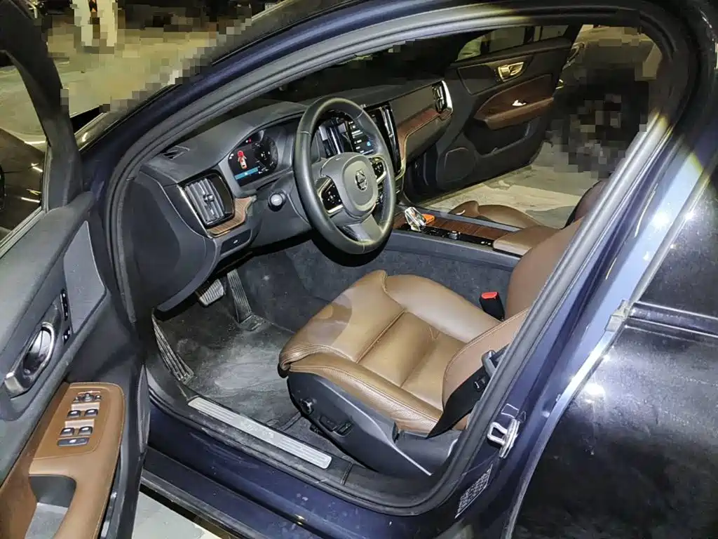 Volvo V60 2024 2023 B5 Smart Luxury Enjoyment Edition