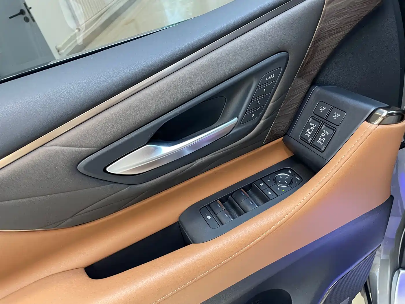 Toyota Vellfire 2024 Crown Hybrid 2.5L Premium Edition фото 33