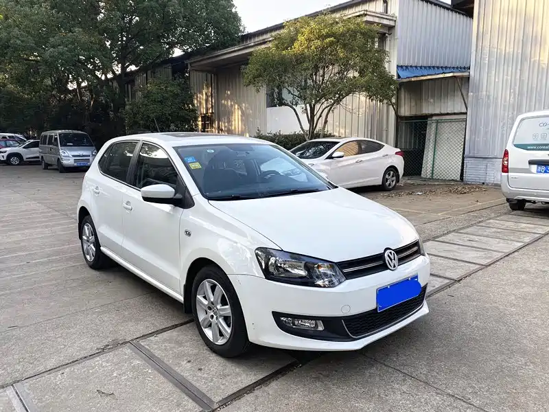 Volkswagen Polo 2011 1.6L Automatic Cool Edition фото 17