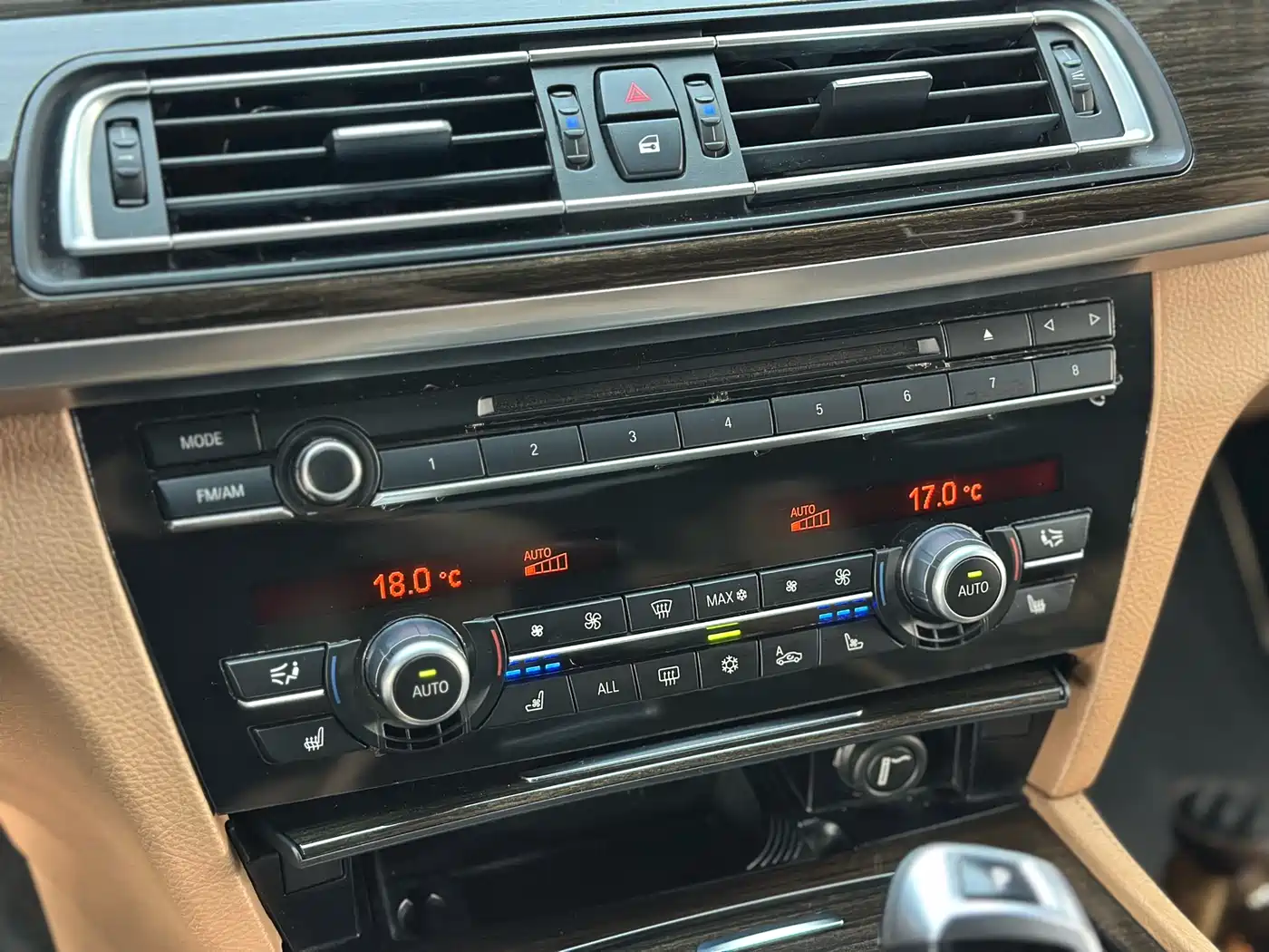 BMW 7 Series 2011 750Li xDrive фото 14
