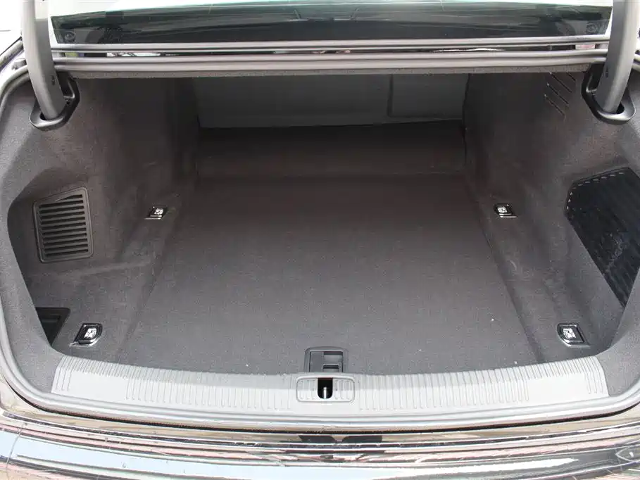 Audi A8 2023 A8L 50 TFSI quattro Exclusive фото 9