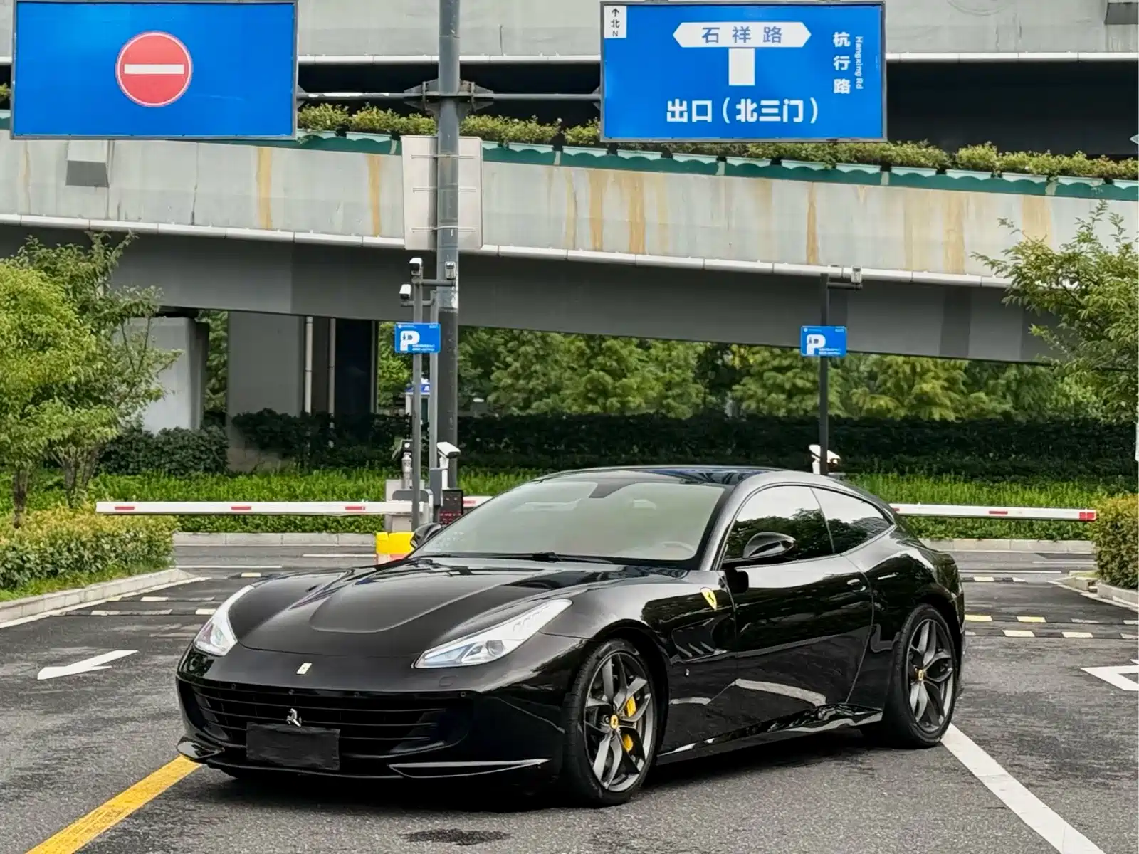 Photo 3 - Ferrari GTC4Lusso