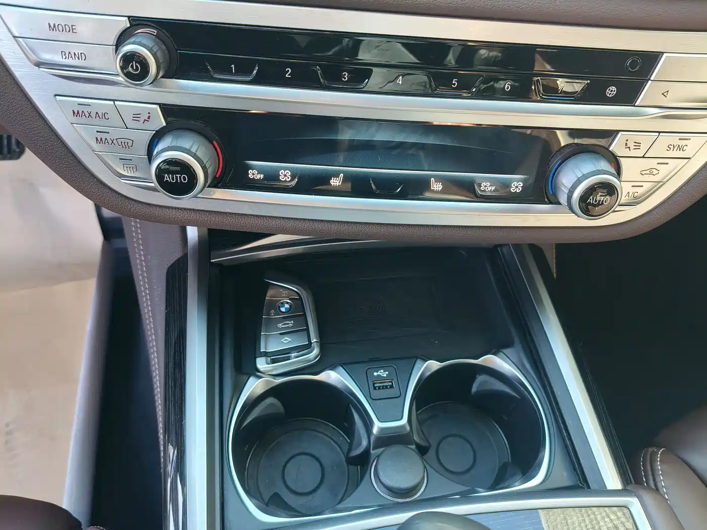 BMW 7 Series 2021 Model 740Li Leading M Sport Package фото 14